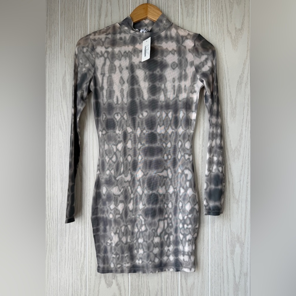🌊 Tic Toc “Keeping It Trendy” Gray Mesh Swim Cover / Mini Dress – Size S NWT